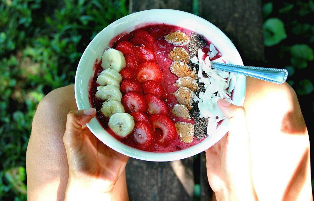 6 Ayurvedic Tips To Improve Your Smoothie Bowl