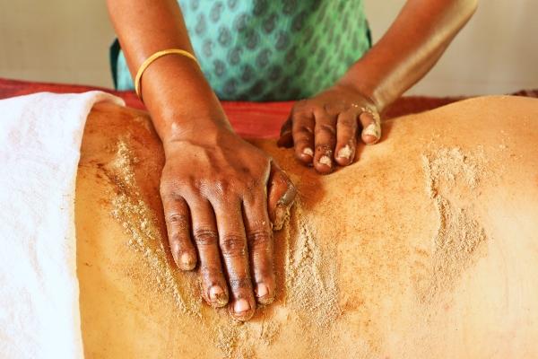 Ayurvedic Dry Powder Massage: Everything You Need To Know About Udwarthana (Udwarthanam)