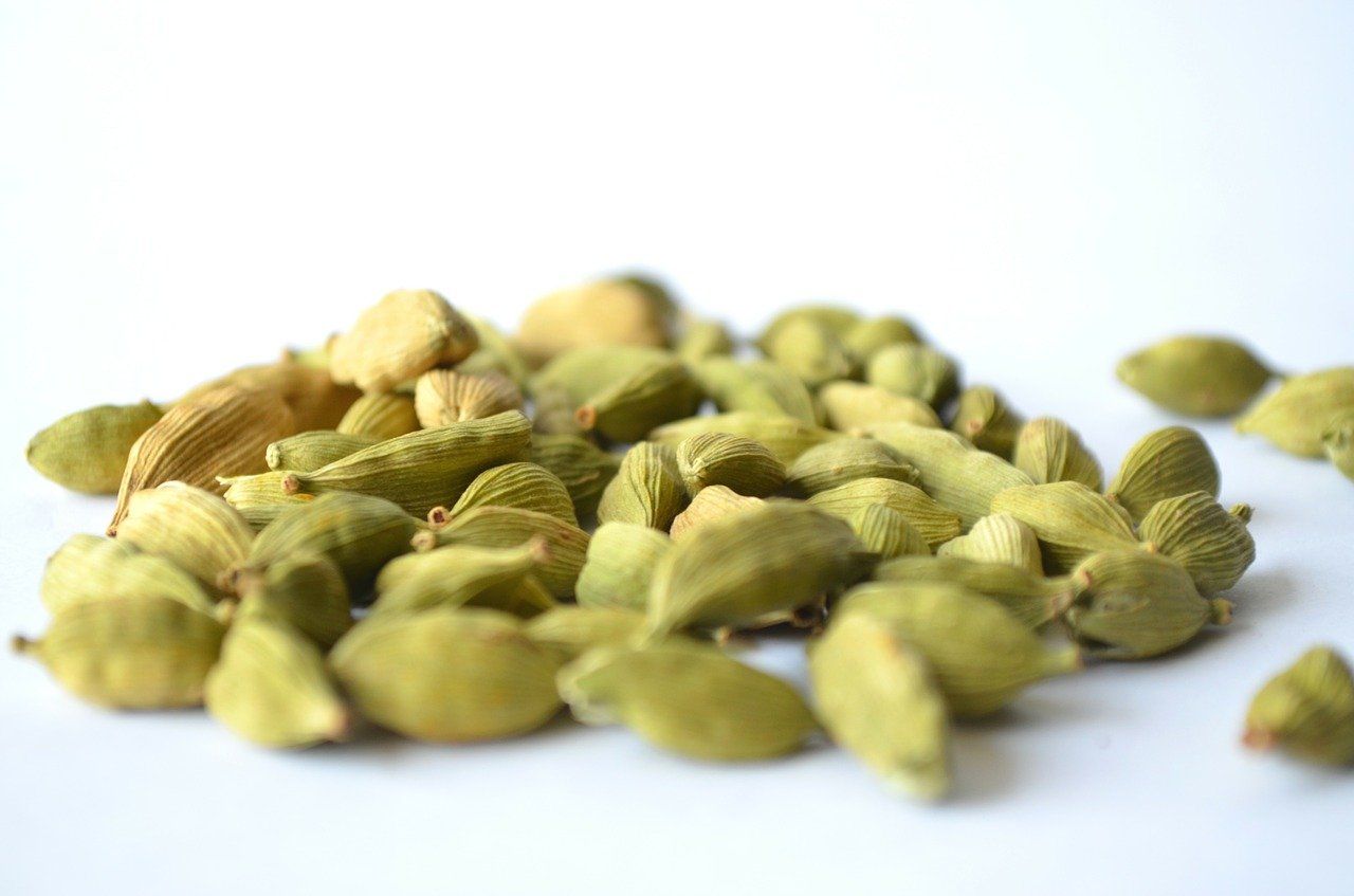 Cardamom Benefits, Uses, Side Effects