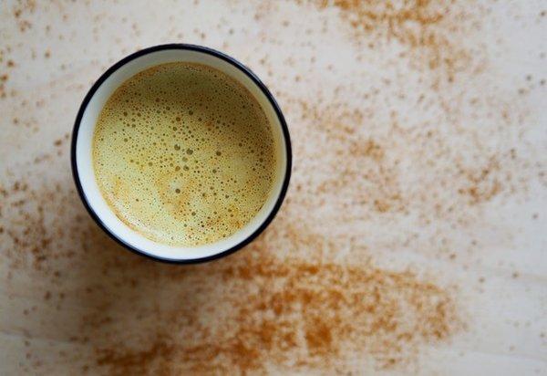 Easy Turmeric Latte Recipe + Benefits