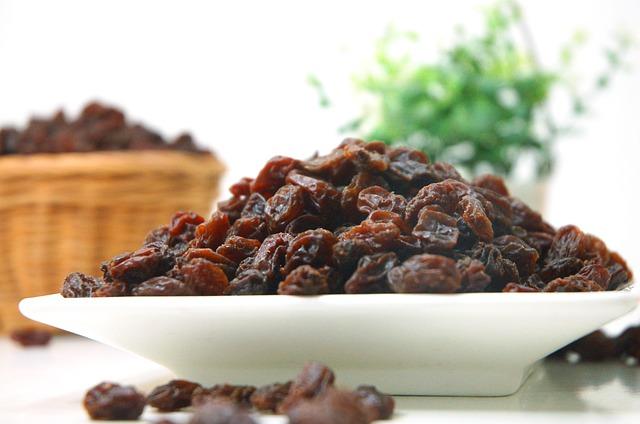 What’s So Amazing About Raisins + 3 Delish Raisins Recipes
